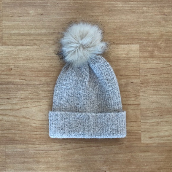 NWOT Urban Outfitters Winter Pom Hat (Beige/Cream) - Picture 1 of 3